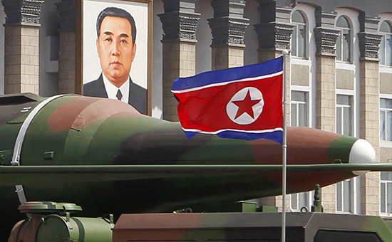 Баллистическая ракета на параде в Пхеньяне по случаю столетней годовшины Ким Ир Сена. 2012 год


