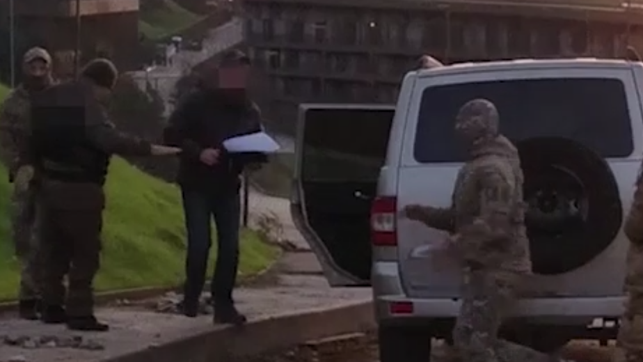 ФСБ задержала в Крыму двух подозреваемых в шпионаже на Украину