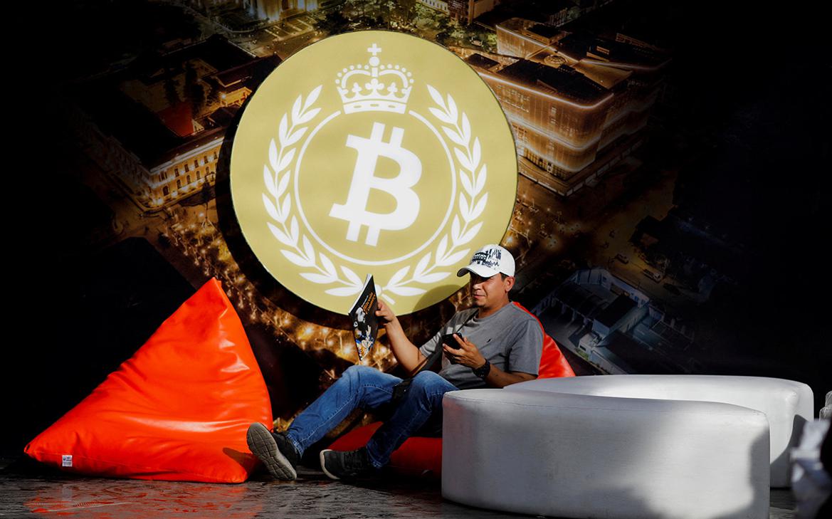 Стоимость биткоина упала ниже $90 тыс. впервые с апреля