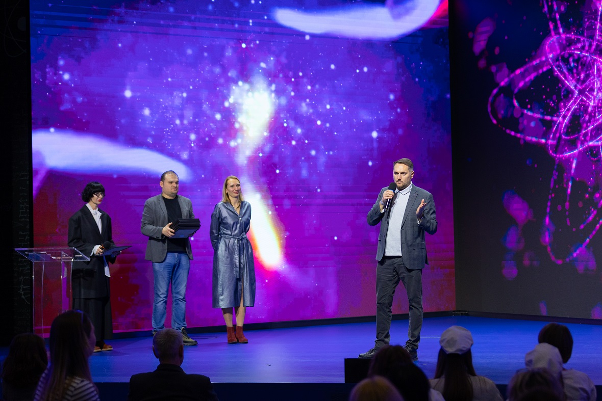 &laquo;Наш проект, Школа атомных коммуникаций Mediaskills, &mdash; очень альтруистический. Мы ничего не просим от участников Школы, но хотим, чтобы студенты нашли себя в профессии и стали настоящими профессионалами. Потому что атомная отрасль держится на настоящих энтузиастах и профессионалах. Нам важно, чтобы через несколько лет участники проекта стали пиарщиками и журналистами, способными говорить на одном с нами языке. Это тот посыл, который транслирует наш проект&raquo;, &mdash; отметил директор департамента коммуникаций АО &laquo;Концерн Росэнергоатом&raquo; Андрей Альберти.