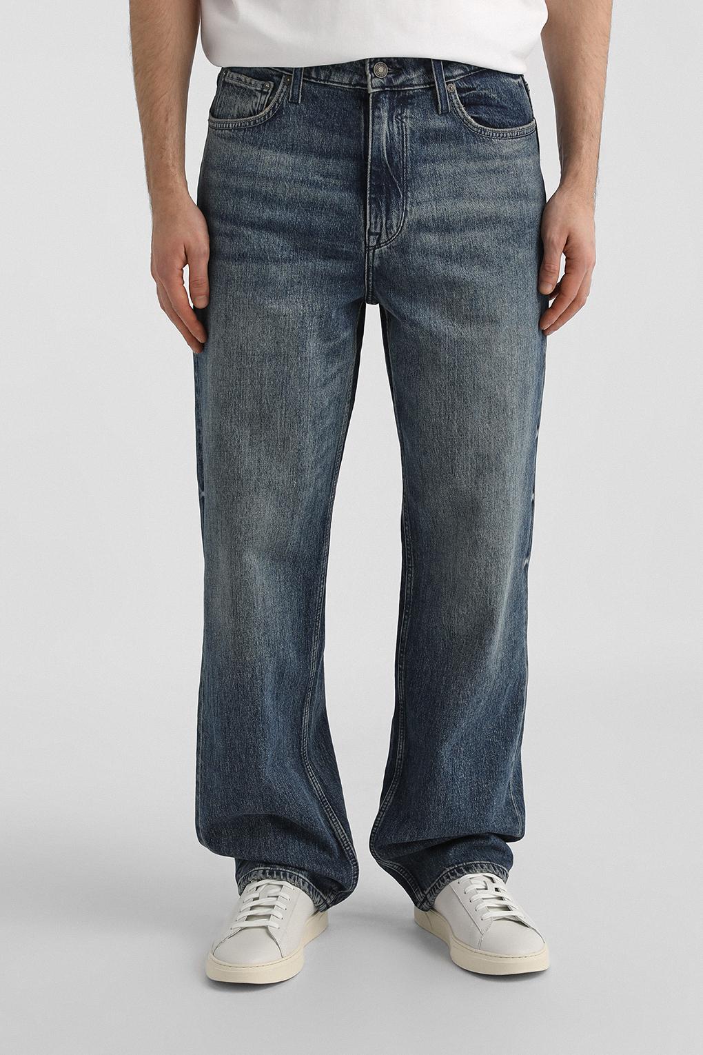 Джинсы прямого кроя Guess, 15 990 руб.&nbsp;