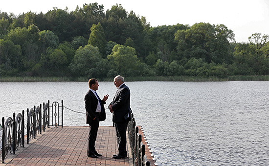 Премьер-министр РФ Дмитрий Медведев и&nbsp;президент Белоруссии Александр Лукашенко
