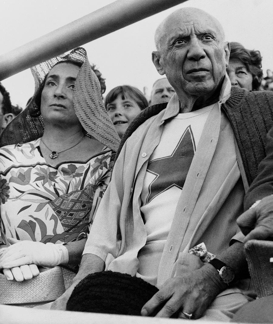 Пабло Пикассо и его жена Жаклин Рок во Фрежюсе на Французской Ривьере, 1970 год