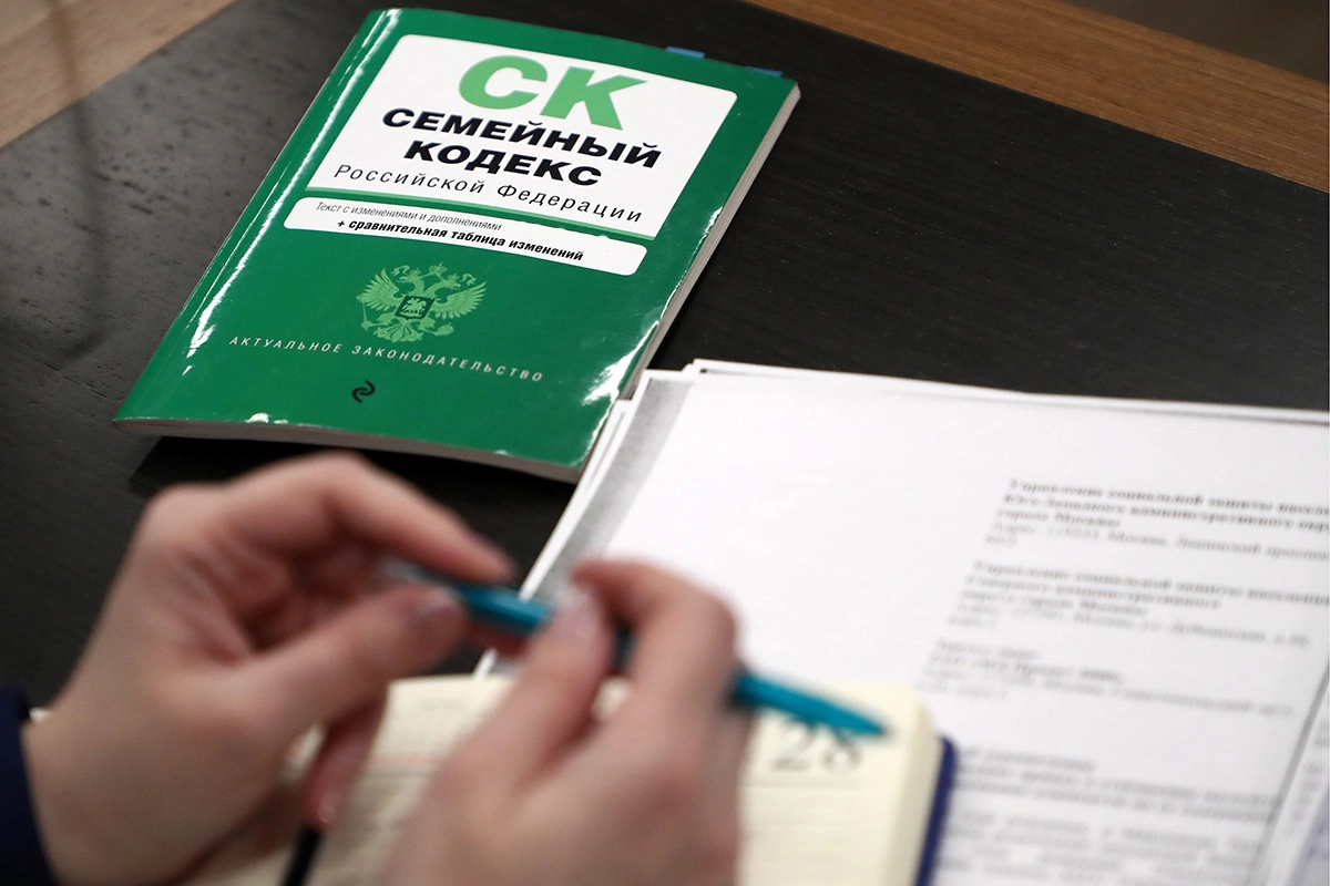 На практике используют сразу два понятия — «семейное положение» и «семейный статус»