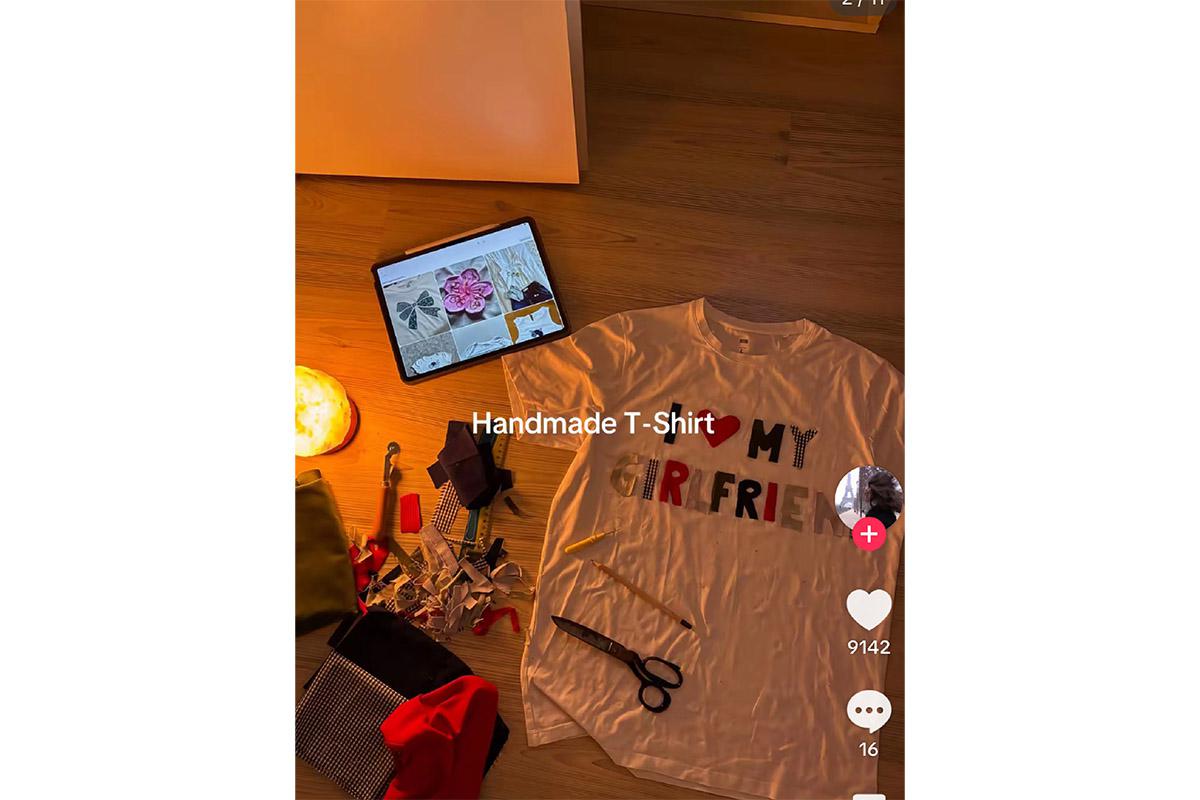 «Футболка ручной работы», — гласит подпись
