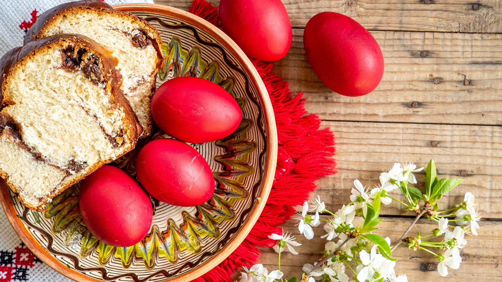 Что не стоит изображать на пасхальных яйцах. Объяснил священник