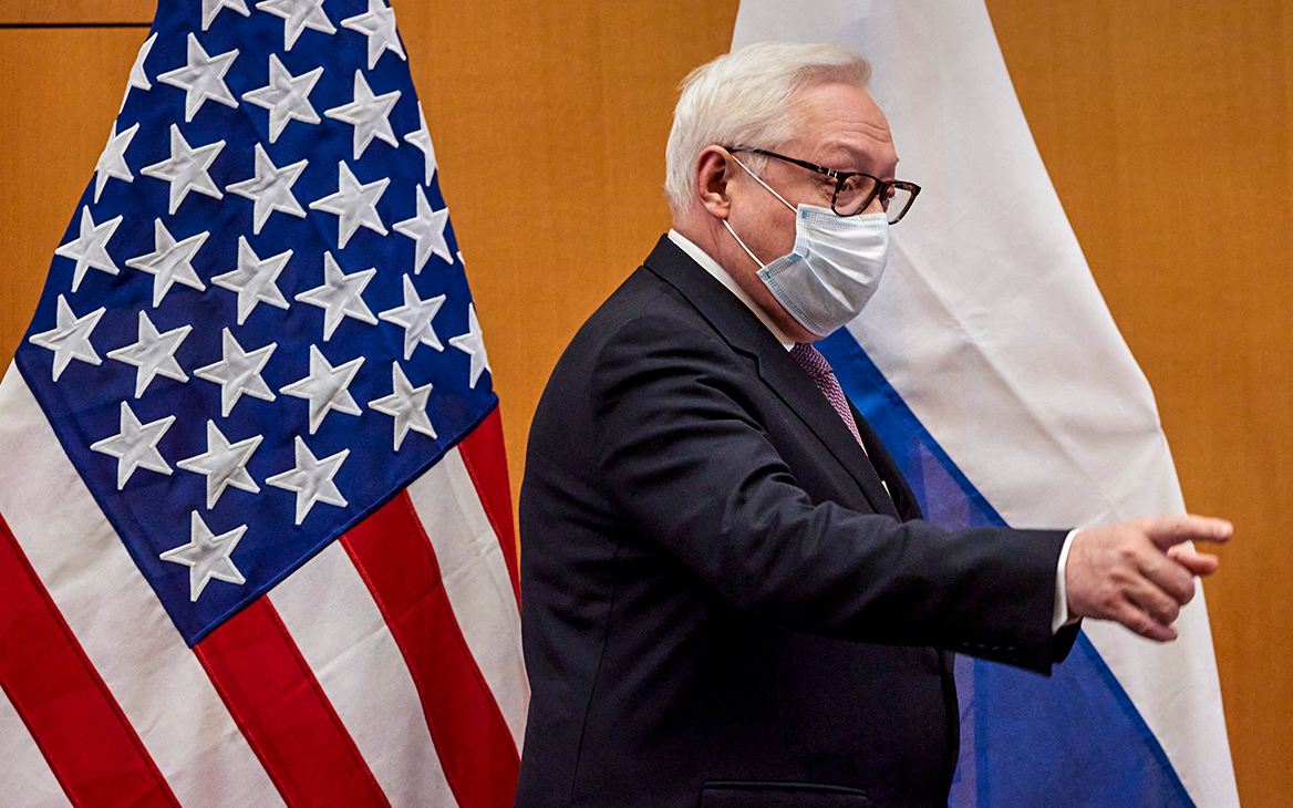 Замглавы МИДа Рябков встретился с послом США