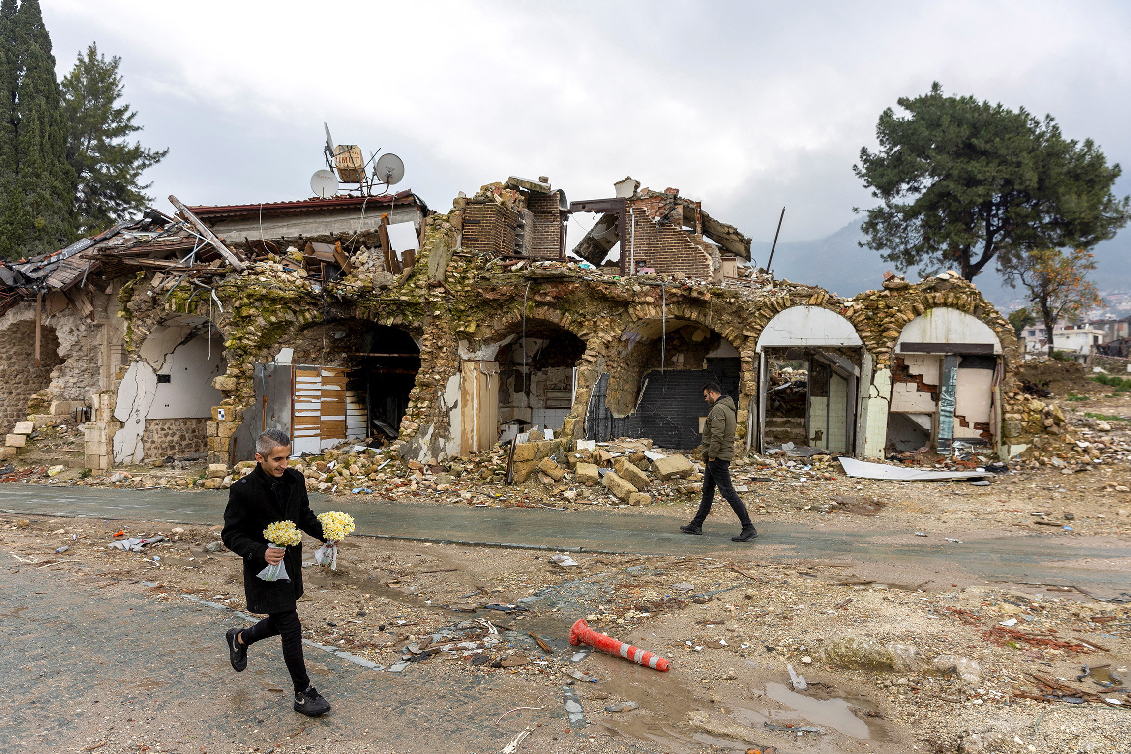 Разрушенное здание в Хатае, 5 февраля.