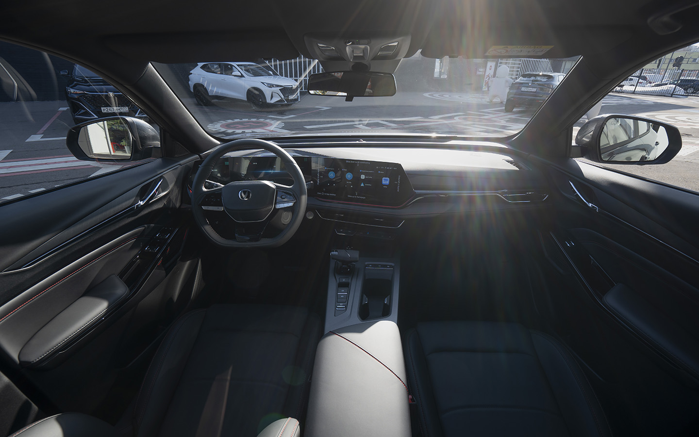 В салоне придраться не к чему &mdash; ключевые опции на физических регулировках