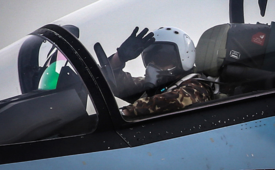 Пилот в&nbsp;кабине истребителя Су-30 на&nbsp;авиабазе Хмеймим


