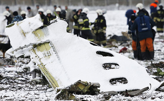 Фрагмент фюзеляжа пассажирского самолета Boeing 737-800 авиакомпании flydubai. Ростов-на-Дону, 19 марта 2016 года
