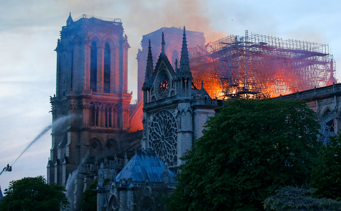 Нотр-дам-де-пари собор Парижской Богоматери пожар
