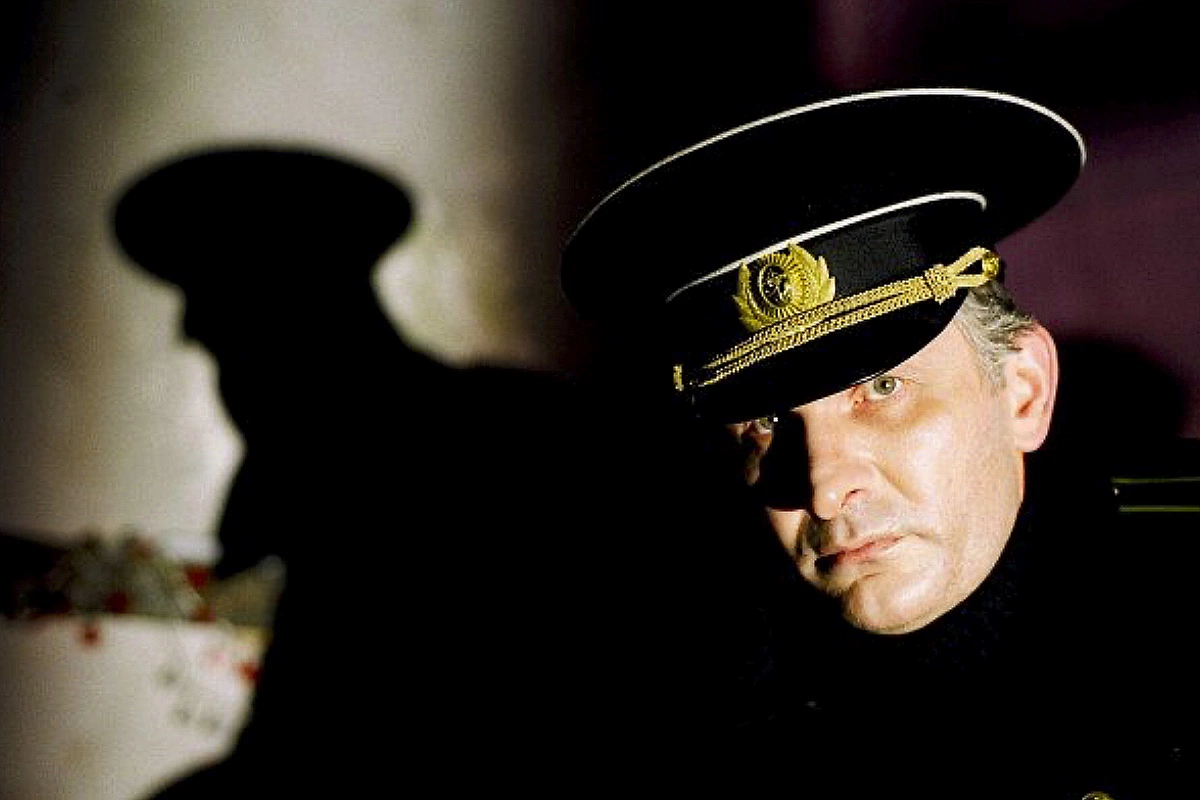 Федор Добронравов, кадр из фильма «Изображая жертву» (2006)