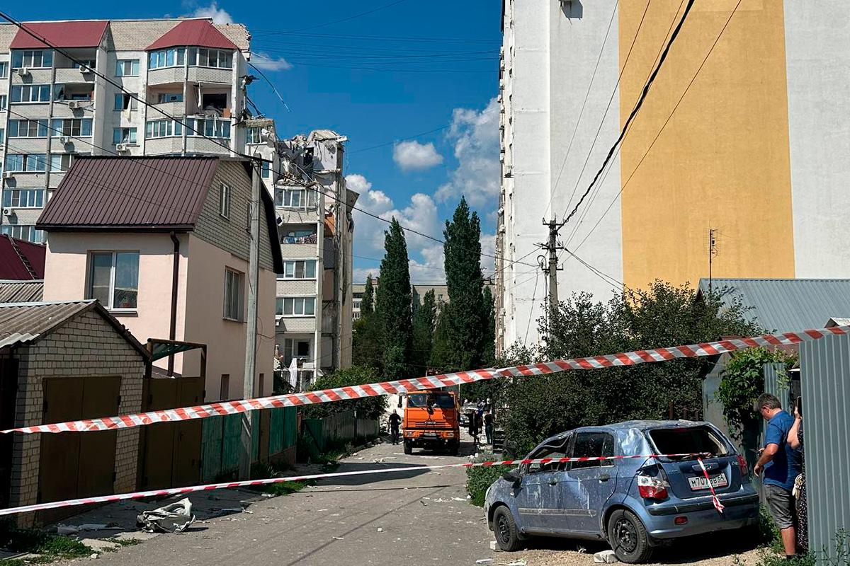 Последствия взрыва в жилом доме в Саратове. 25.07.2025