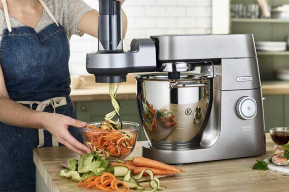 Для шинковки капусты с помощью кухонного комбайна используйте специальную насадку-диск