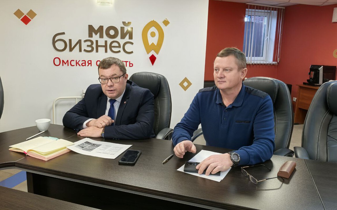 Фото: Павел Плеханов, директор «Эталон-Плюс» (справа) / Пресс-центр «Мой бизнес»