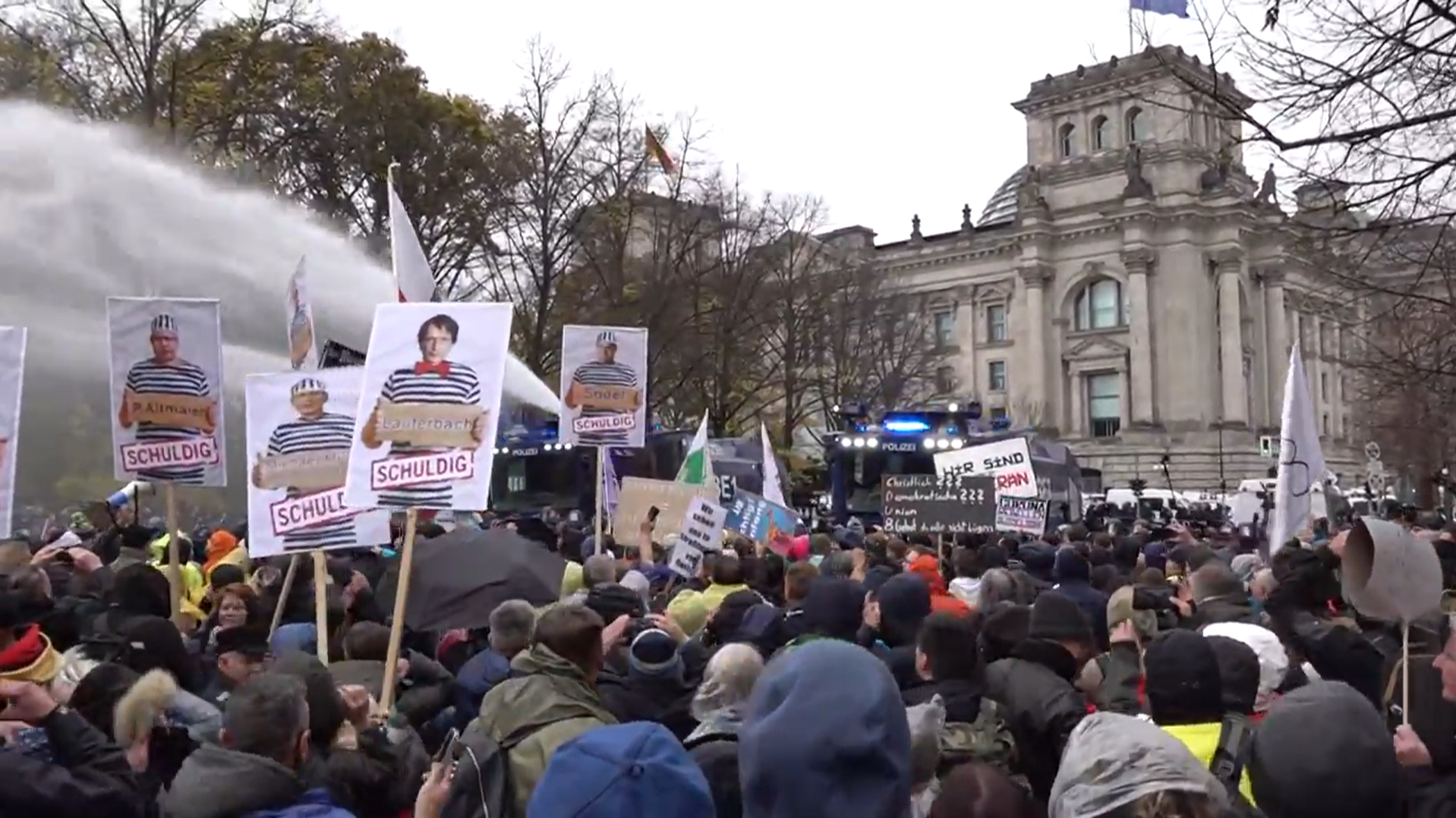 Германия февраля 2024 года. Митинг в Берлине. Протесты левых в Германии. Демонстрация в Берлине февраль. Митинг в Берлине в поддержку России.