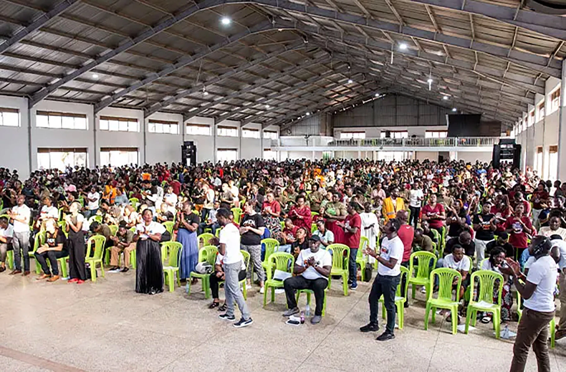 <p>Участники попытки установить мировой рекорд Книги&nbsp;Гиннесса по самым продолжительным аплодисментам, Уганда</p>