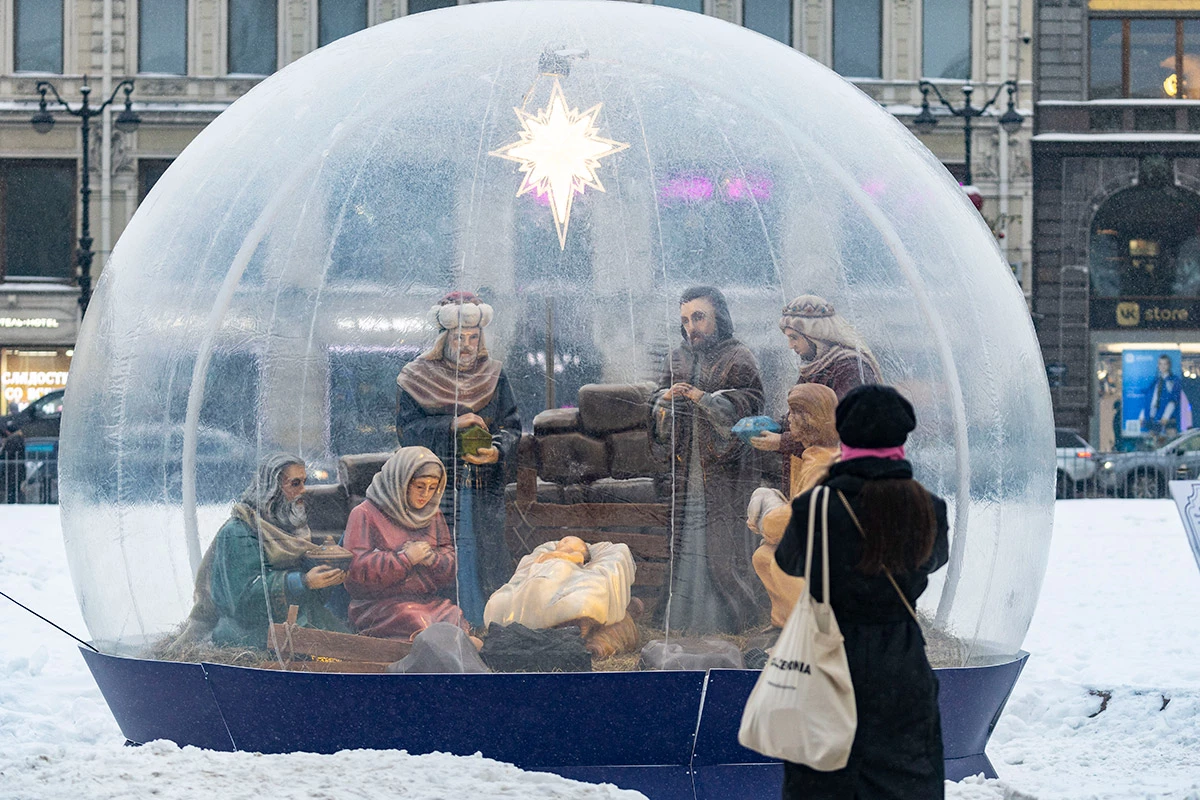 <p>Рождественский вертеп у Казанского собора</p>