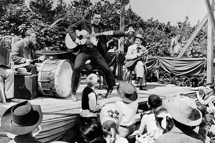 Элвис Пресли в фильме &laquo;Люби меня нежно&raquo;, 1956 год