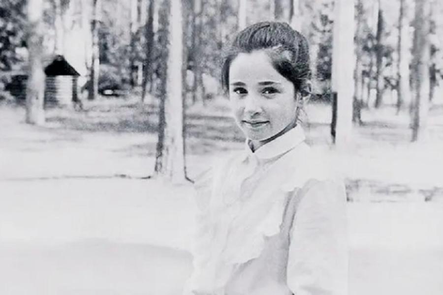 Любовь Тихомирова в детстве