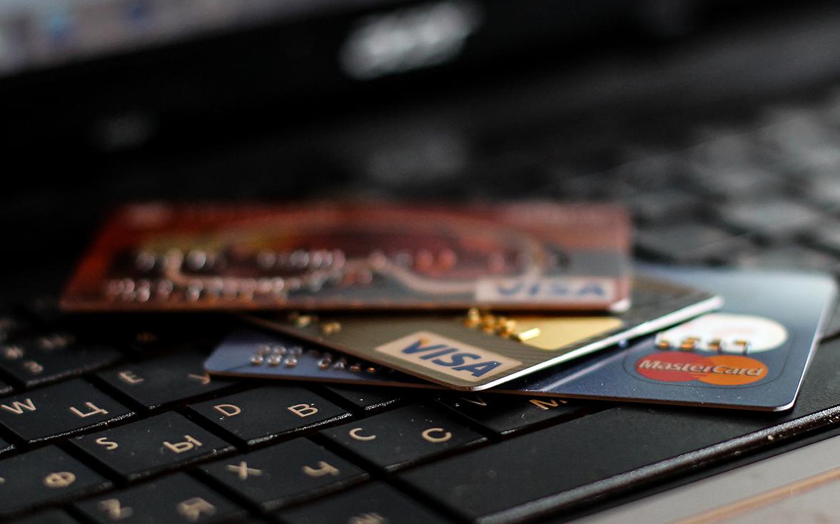 В ЦБ заявили, что обсуждают с банками отключение Visa и Mastercard