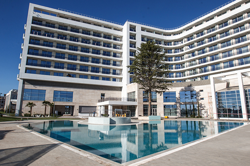 Территория пятизвездочного отеля Radisson Blu Resort &amp; Congress Centre