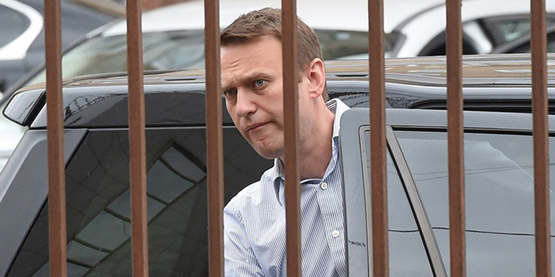 Суд продлил Навальному испытательный срок на год