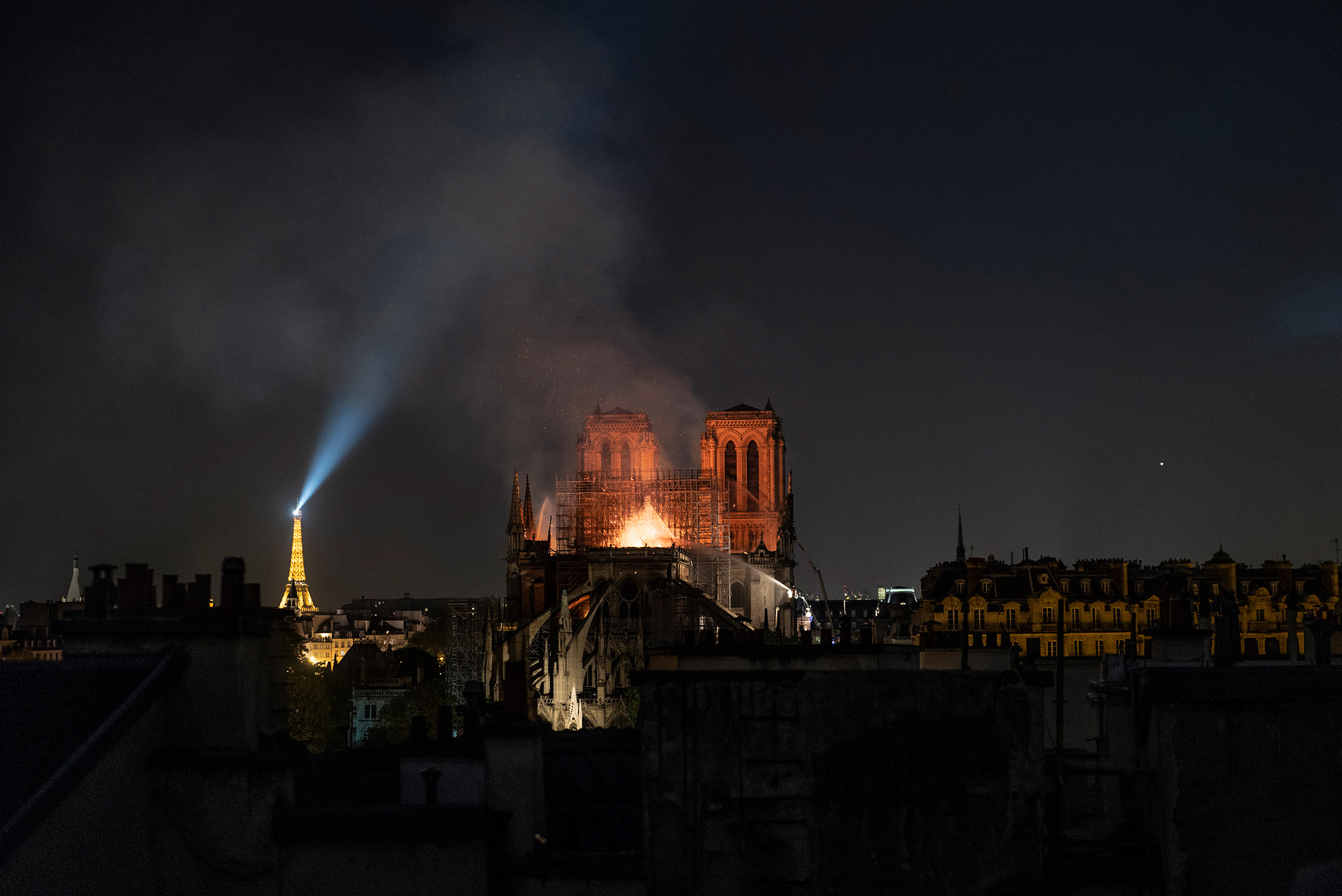 15 апреля, Париж, Франция. Пожар в соборе&nbsp;Нотр-Дам де Пари

