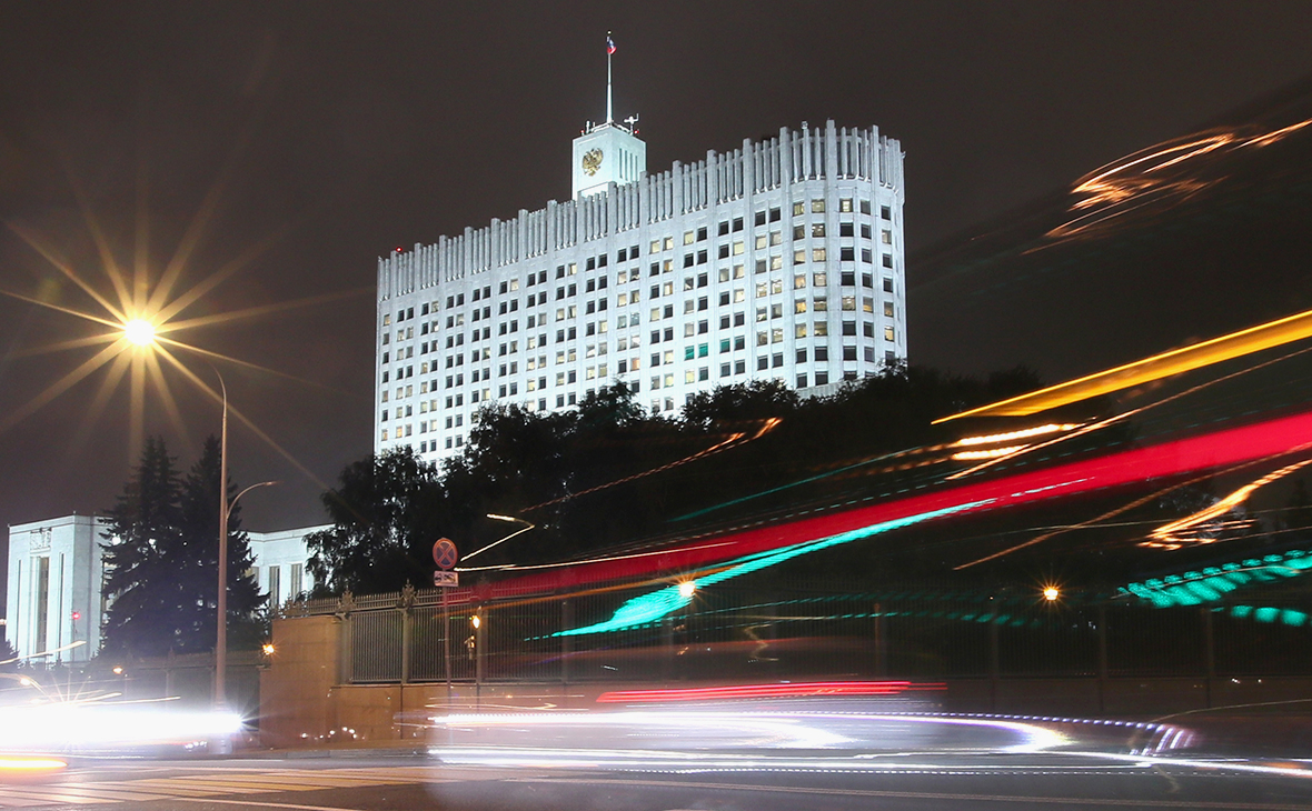 Вид на здание Дома правительства РФ