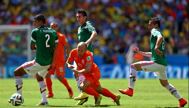 После матча с Мексикой Арьен Роббен признался, что в одном из эпизодов симулировал падение в штрафной