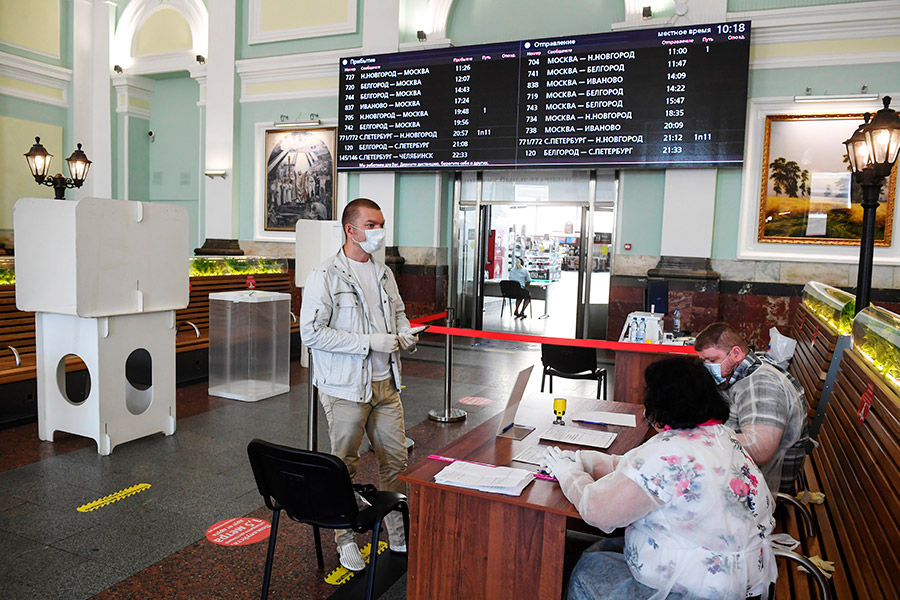 Избирательный участок на Курском вокзале в Москве. Проголосовать можно на 45 вокзалах в России
