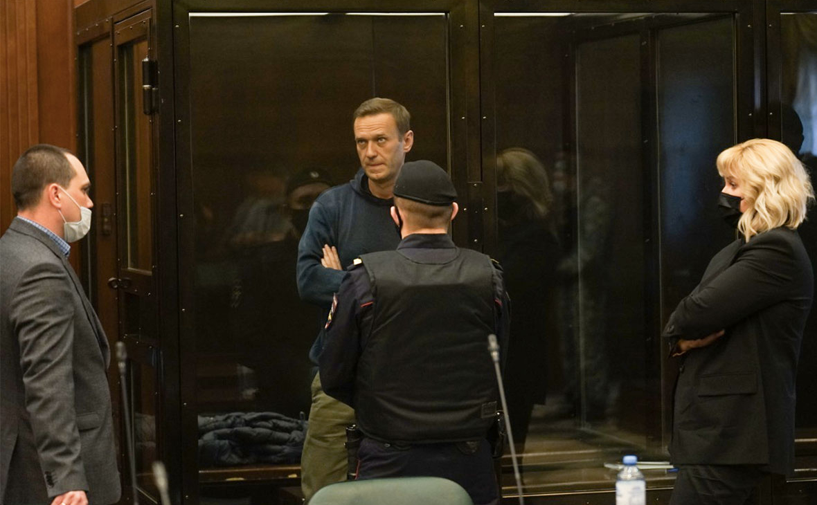 Алексей Навальный в Мосгорсуде во время оглашения приговора