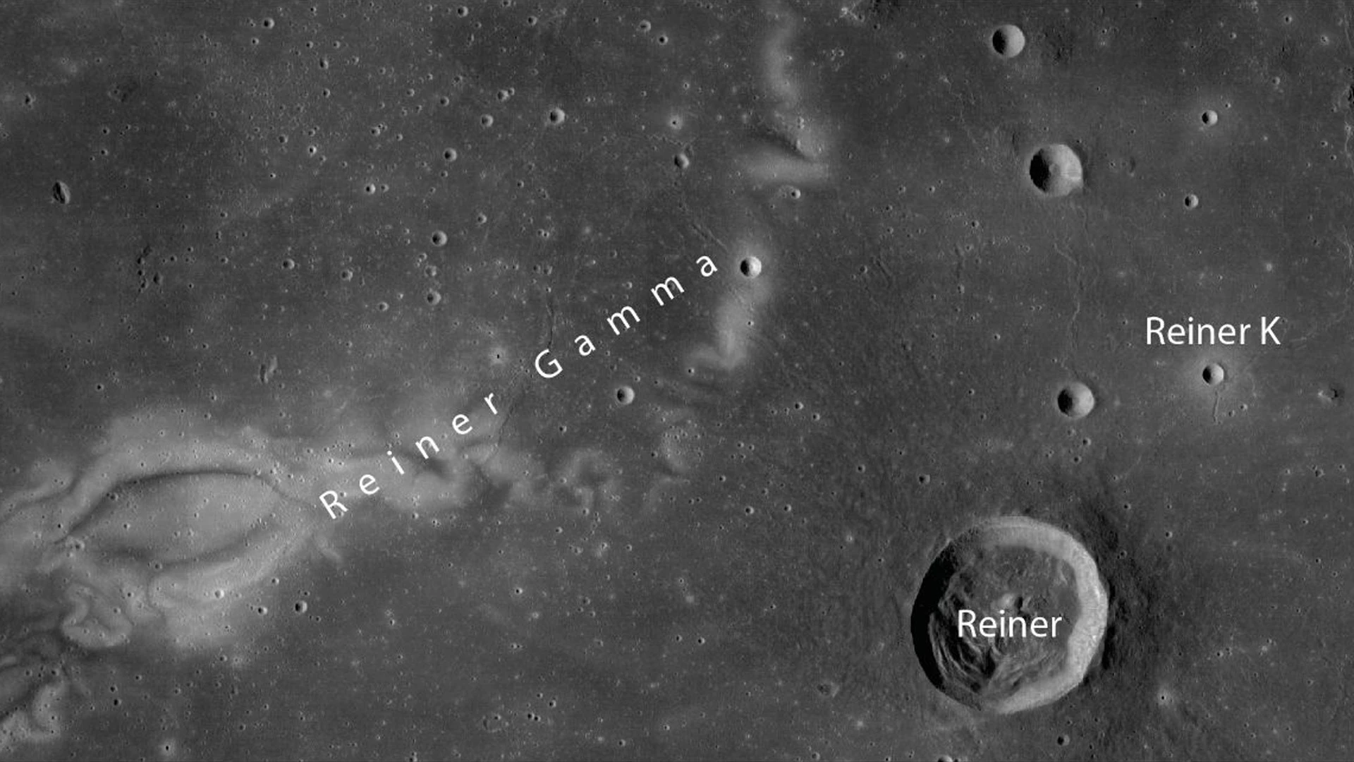 <p>Обнаруженные в области&nbsp;Рейнер Гамма на Луне&nbsp;метровые породы с&nbsp;аномалией</p>