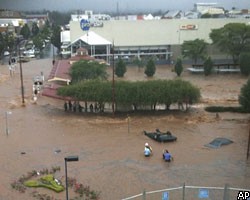 Число пропавших без вести при наводнении в Австралии растет