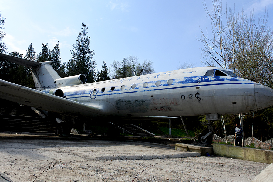 Самолет Як-40 в&nbsp;парке имени Навои