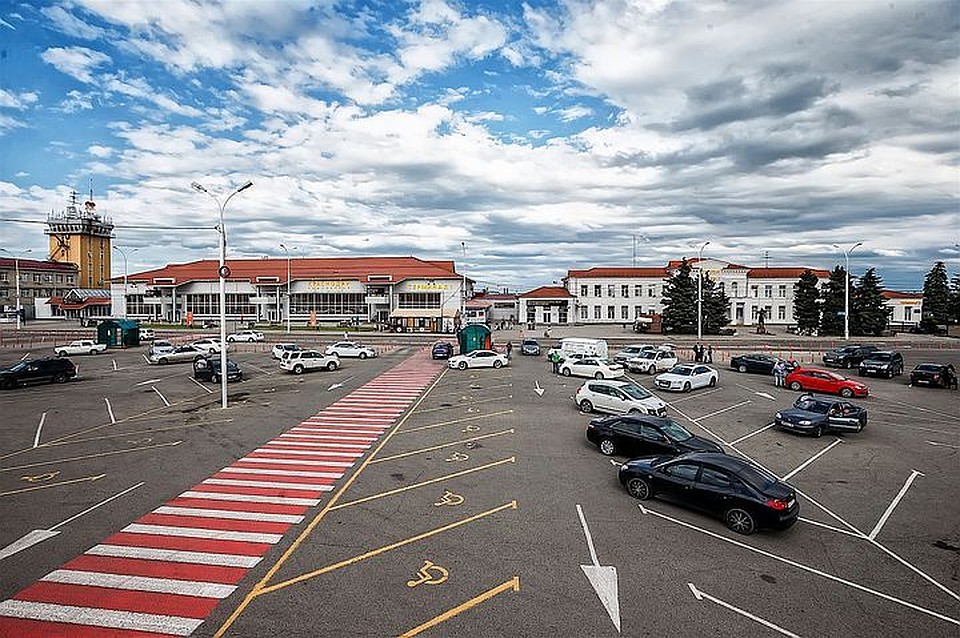 Парковки аэропортов Краснодара и Сочи — одни из самых дорогих в России