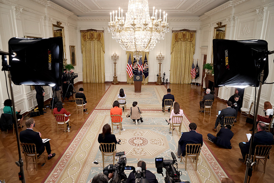 25 марта, 65-й день. Первая пресс-конференция нового президента США прошла в Восточном зале Белого дома