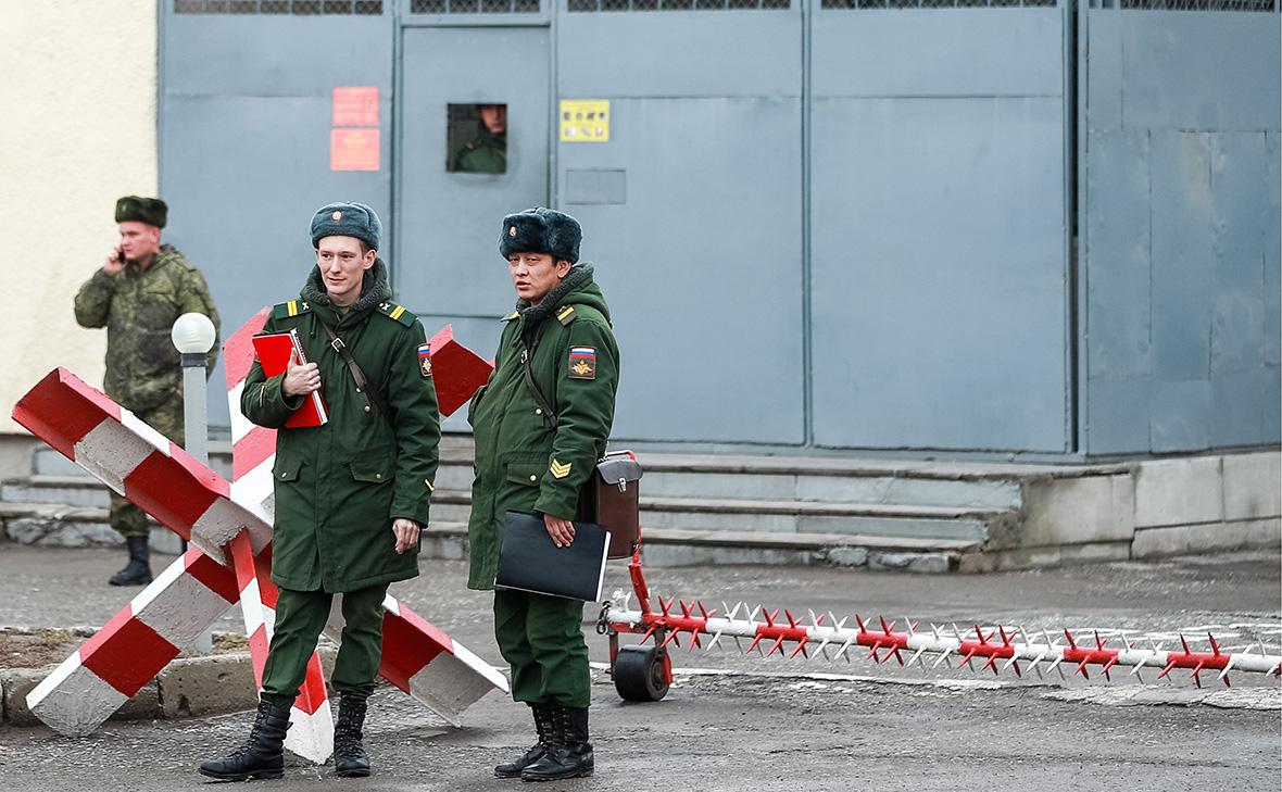 Военнослужащие на территории 102-й российской военной базы в Гюмри