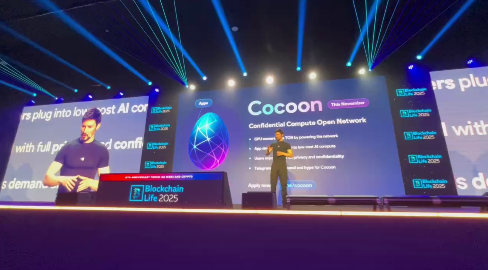 Презентация сети Cacoon Павлом Дуровым на Blockchain Life 2025. Источник: РБК-Крипто