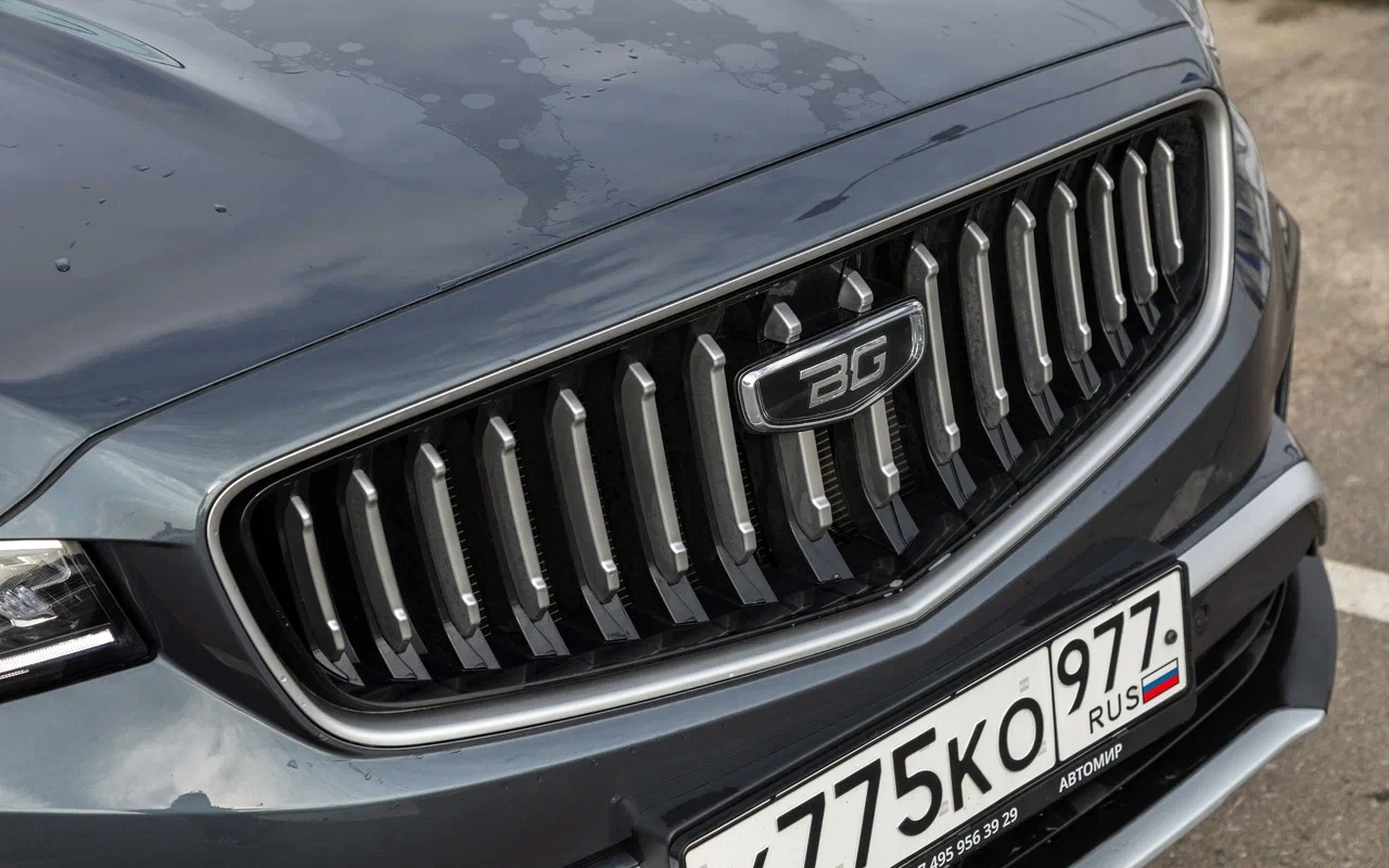 Обновленный Belgee X70 лишился большей части хрома&nbsp;&mdash; ему на смену пришла серебристая краска