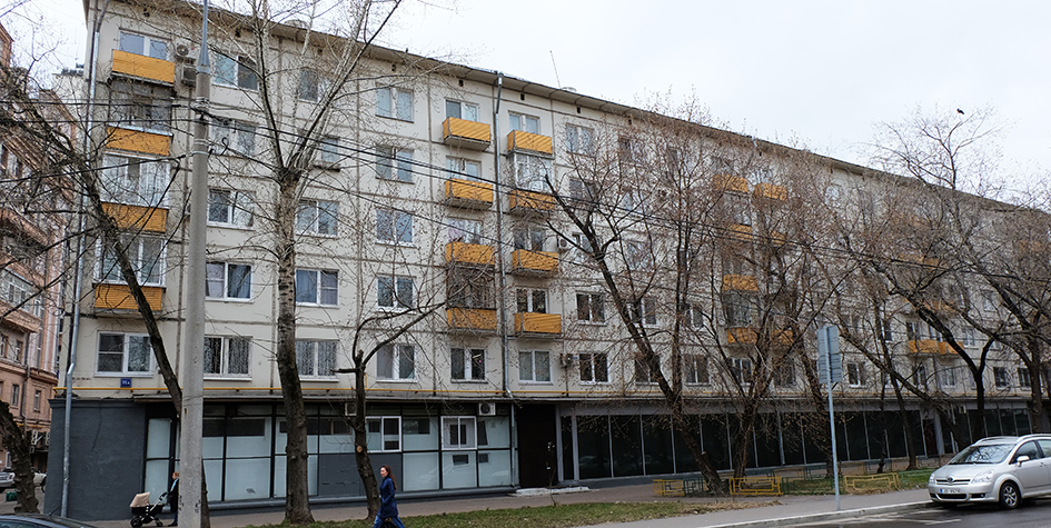 Жилой пятиэтажный дом на Дружинниковской улице в Пресненском районе