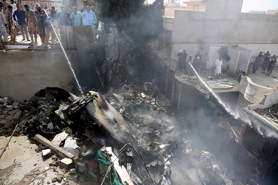 Самолет Airbus A320 &laquo;Пакистанских международных авиалиний&raquo; (PIA) разбился утром 22 мая в предместьях Карачи, в который следовал из Лахора