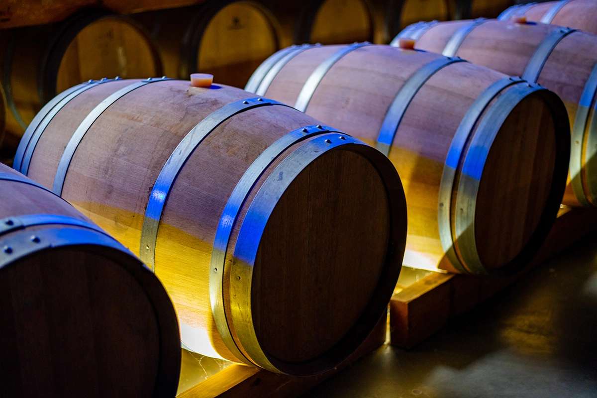Кроме того, каждый год формируем так называемые резервные вина. Это когда часть вина, которое мы уже произвели, не отправляется на розлив в бутылки, а остается еще на год для выдержки в стали или дубе