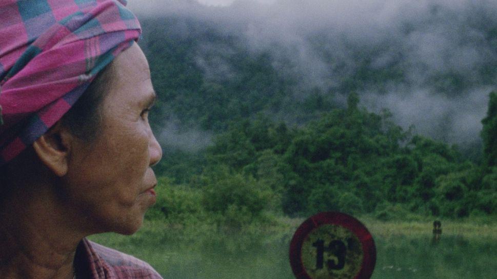 Кадр из фильма «Волосы, бумага, вода…»