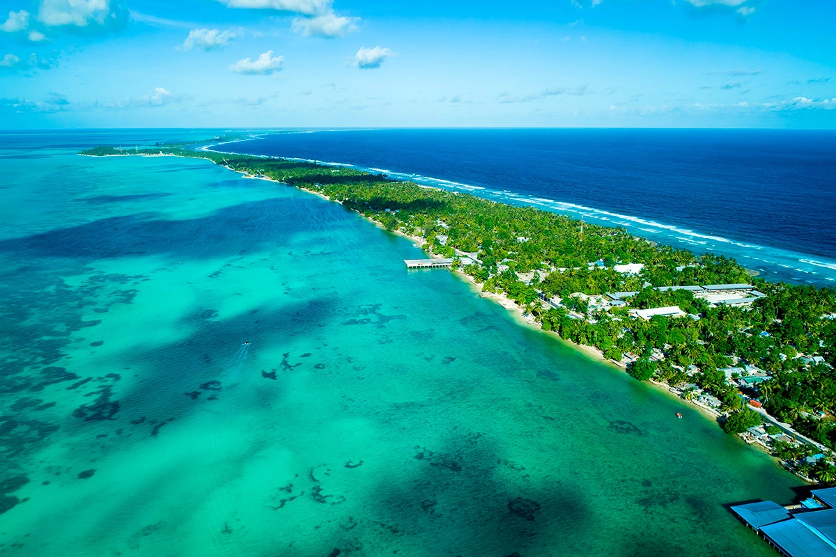 Название острова Кирибати на местном диалекте созвучно с английским Christmas, отчего его часто называют островом Рождества