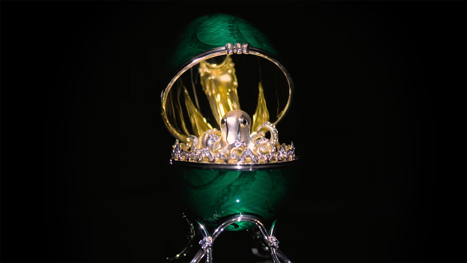 Яйцо-кулон Фаберже Octopussy («Осьминожка») из коллекции Faberge x 007