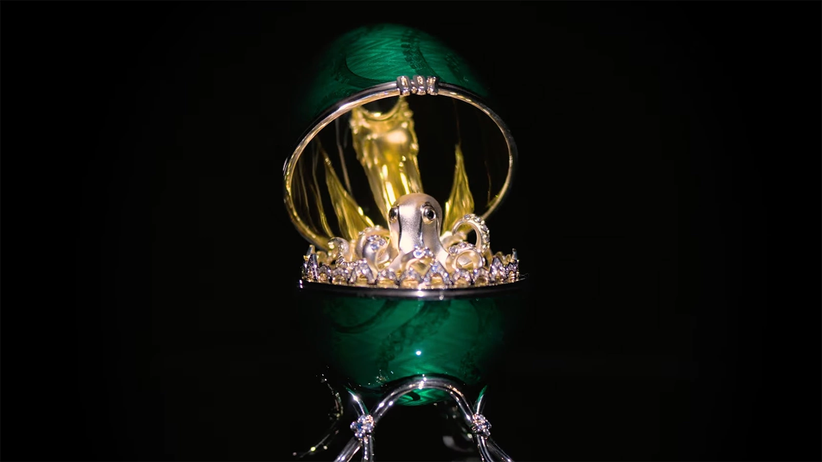 Яйцо-кулон Фаберже Octopussy («Осьминожка») из коллекции Faberge x 007