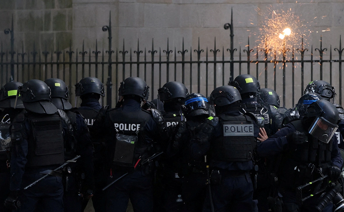 Stephane Mahe / Reuters