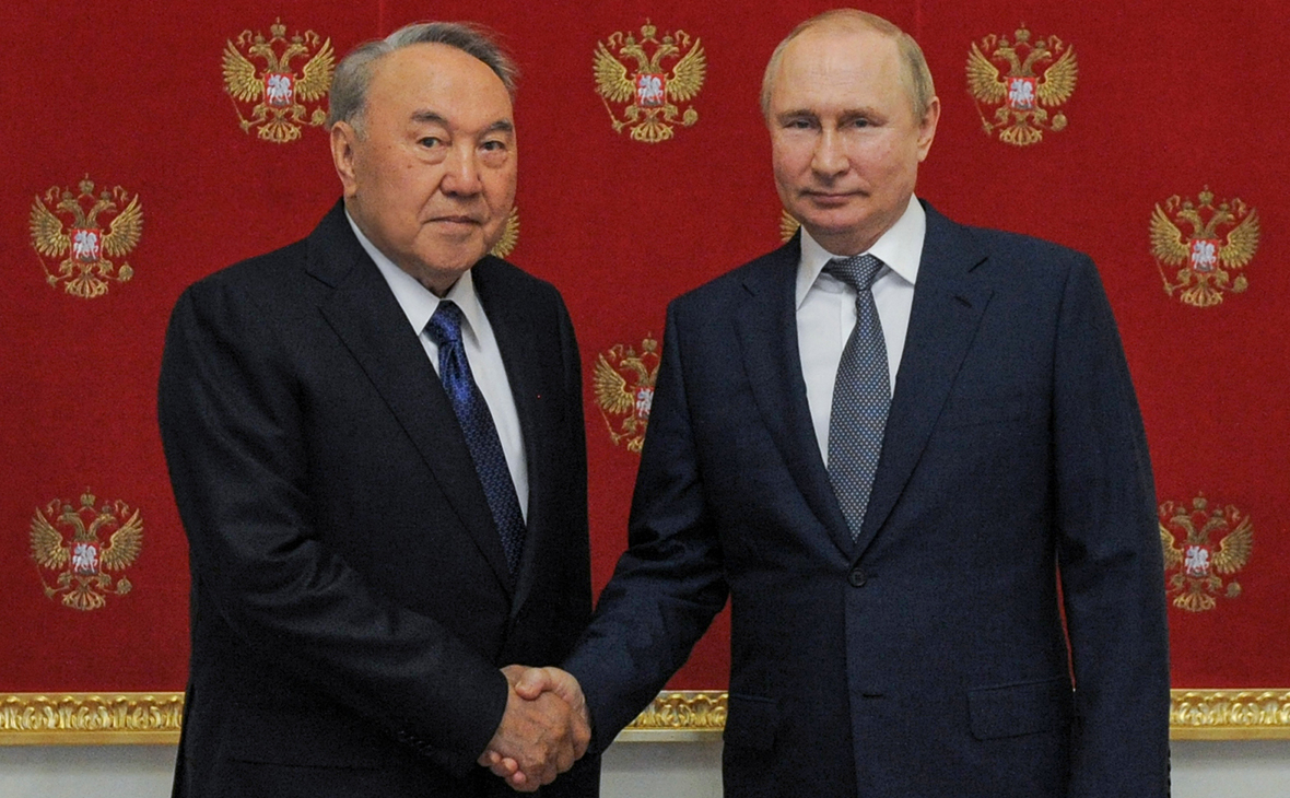 Назарбаев впервые после протестов встретился с Путиным в Москве"/>













